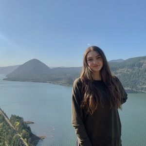 Meet your Posher, Yana